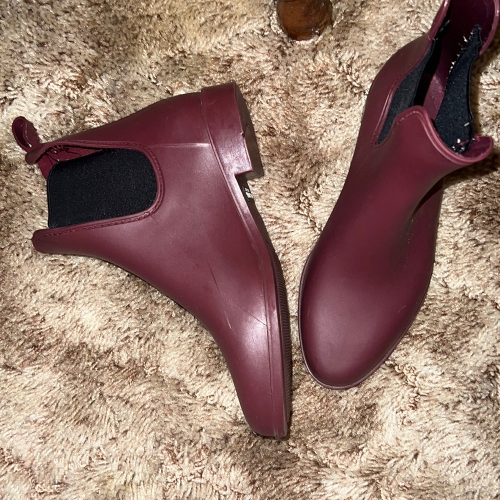 Maroon rain booties